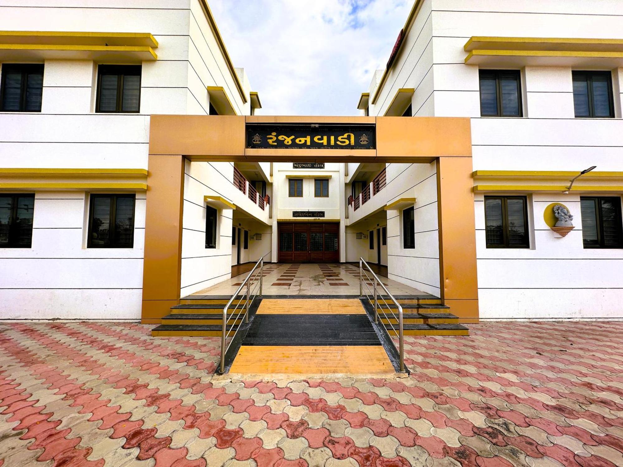Hotel Ranjan Vadi Bhuj Esterno foto