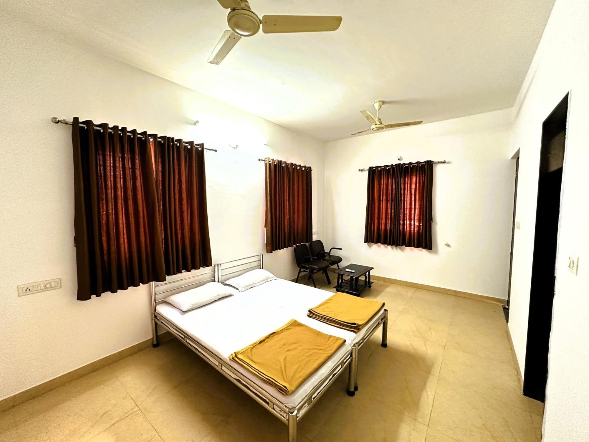 Hotel Ranjan Vadi Bhuj Esterno foto