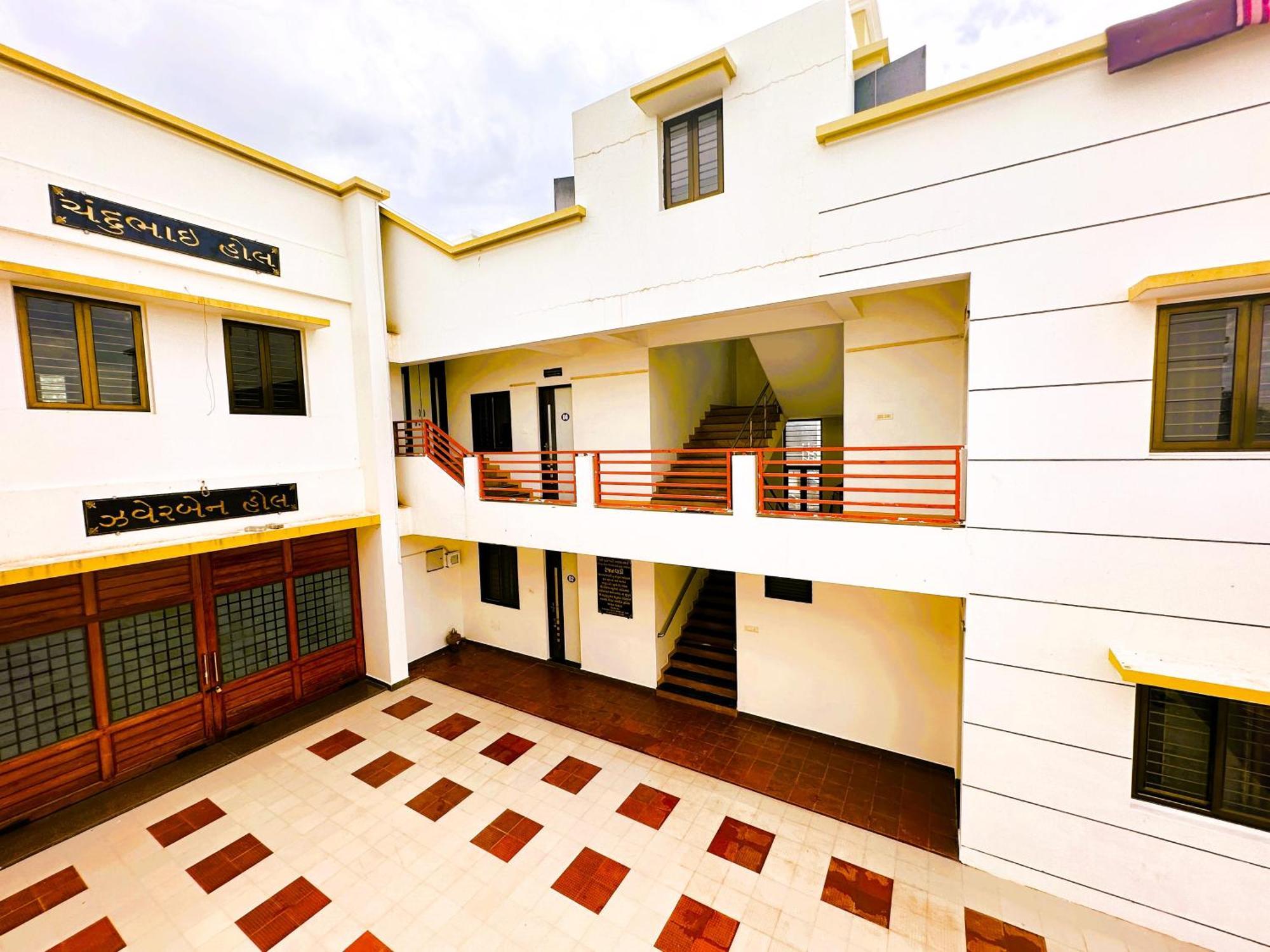 Hotel Ranjan Vadi Bhuj Esterno foto