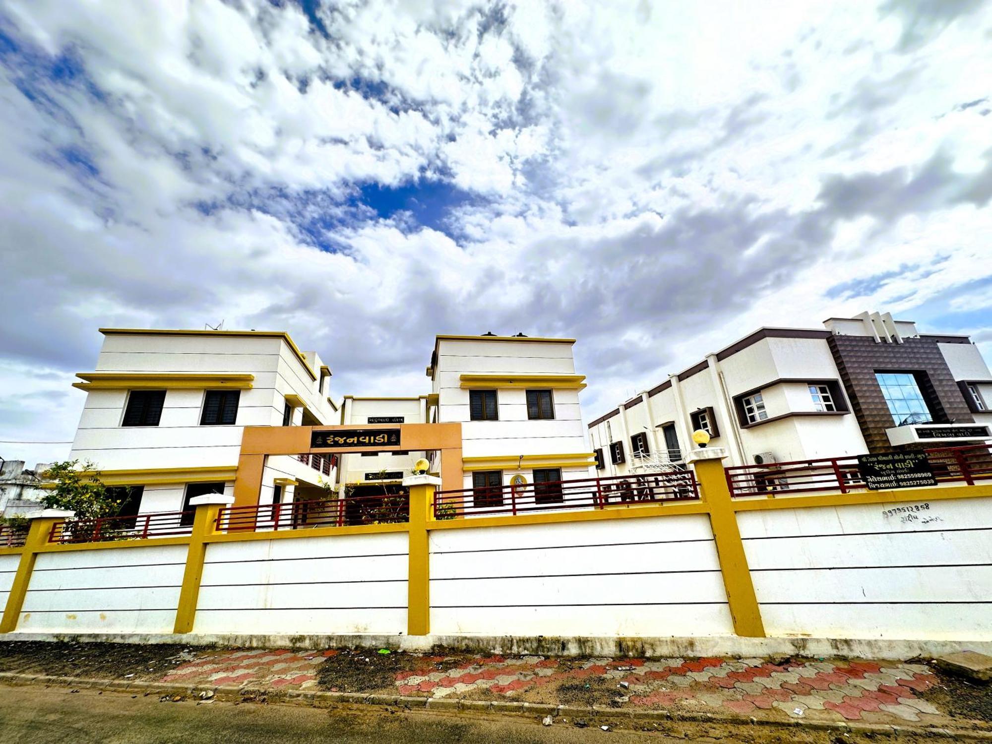Hotel Ranjan Vadi Bhuj Esterno foto