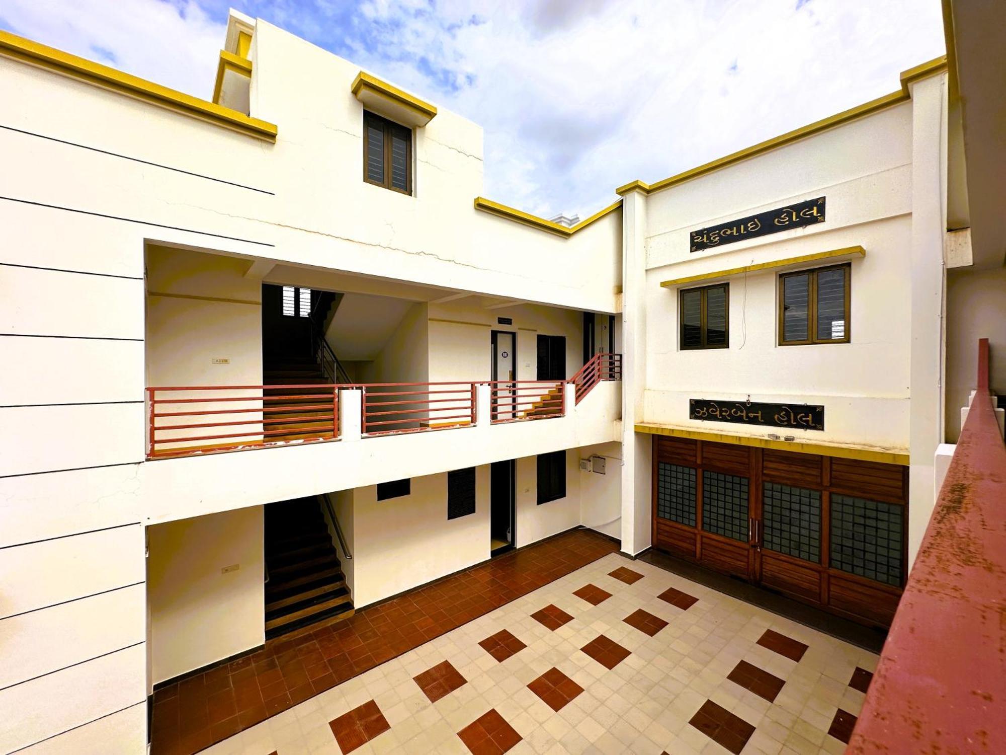 Hotel Ranjan Vadi Bhuj Esterno foto