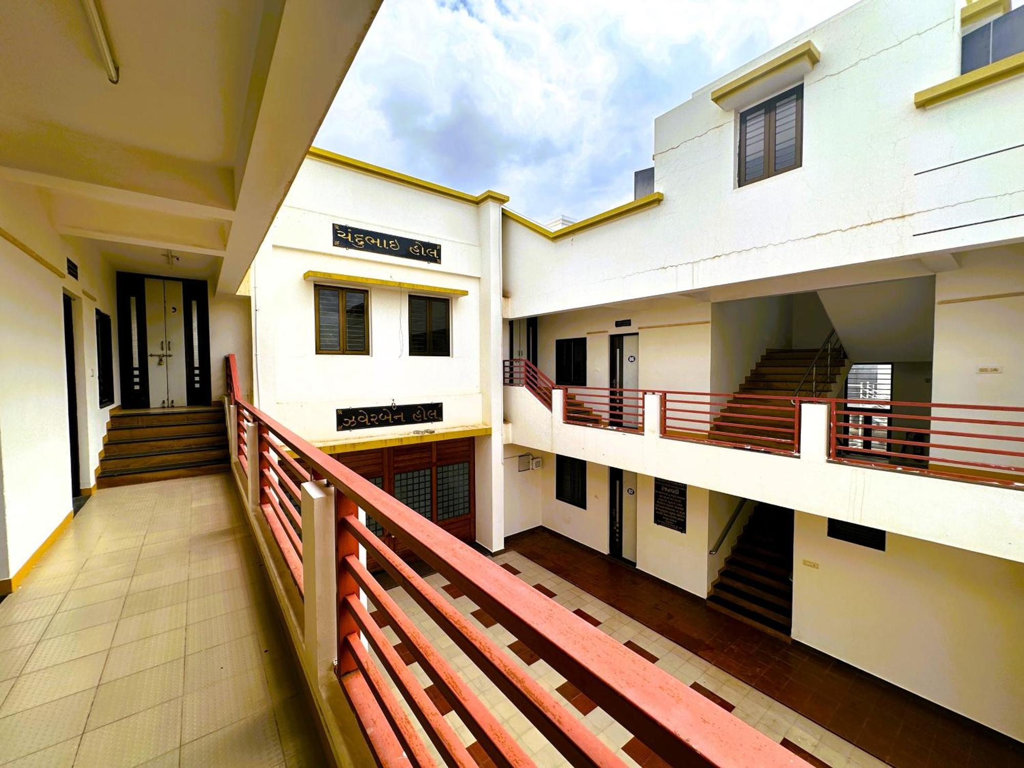 Hotel Ranjan Vadi Bhuj Esterno foto